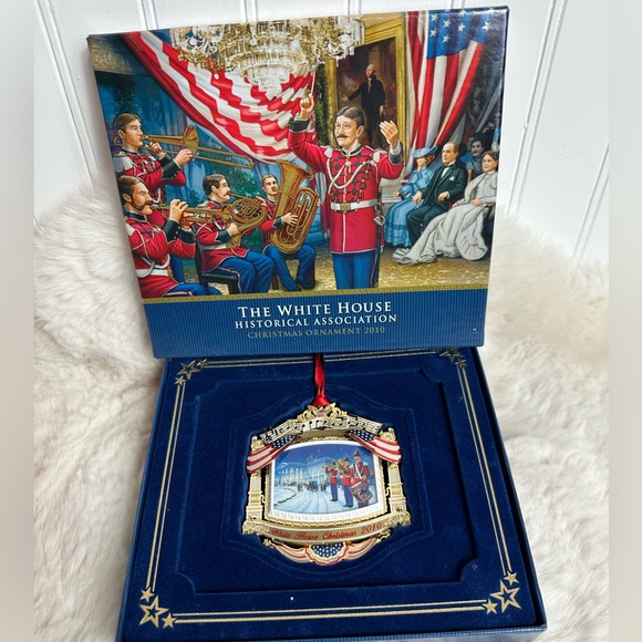 White House Christmas Ornament 2010 - Picture 7 of 15